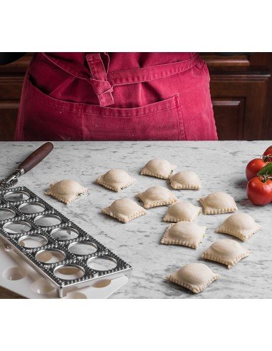 Fantes Jumbo Ravioli Maker, Makes 10-Jumbo Raviolis !!