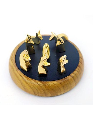 Pesebre de Lujo Dorado una Joya de Navidad 8 figuras con Baño en Oro