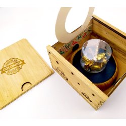 Pesebre de Lujo Dorado una Joya de Navidad 8 figuras con Baño en Oro