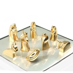 Pesebre de Lujo Dorado una Joya de Navidad 8 figuras con Baño en Oro